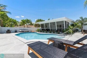 2407 NE 33rd Ave-Unit -3 in Fort Lauderdale, FL - Foto de edificio - Building Photo