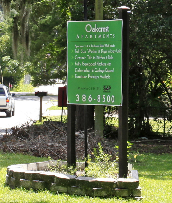 Oakcrest Apartments in Tallahassee, FL - Foto de edificio - Building Photo