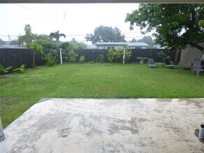 19121 NE Miami Ct in North Miami Beach, FL - Building Photo - Building Photo