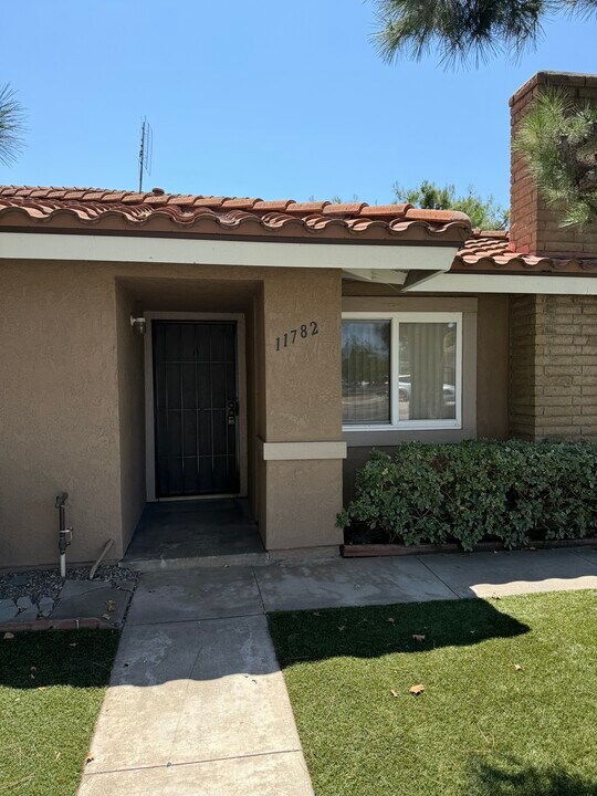 11782 Garden Grove Blvd, Unit A in Garden Grove, CA - Foto de edificio