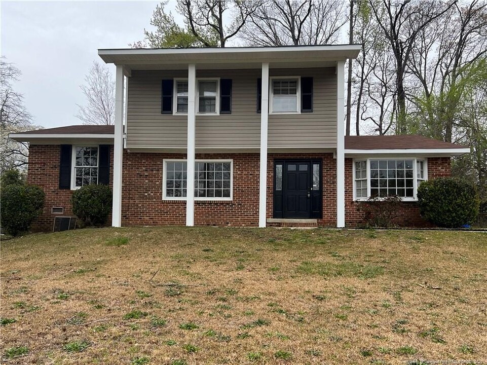 6458 Easthampton Rd in Fayetteville, NC - Building Photo