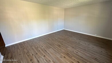 8203 Rochelle Rd in Louisville, KY - Building Photo - Building Photo