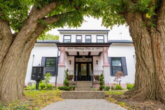 2014 Edinburgh Dr in Burlington, ON - Building Photo - Building Photo