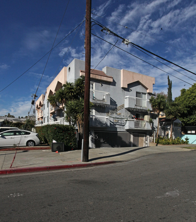 1511 Mariposa Ave in Los Angeles, CA - Building Photo