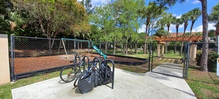 4163 N Haverhill Rd in West Palm Beach, FL - Building Photo - Building Photo