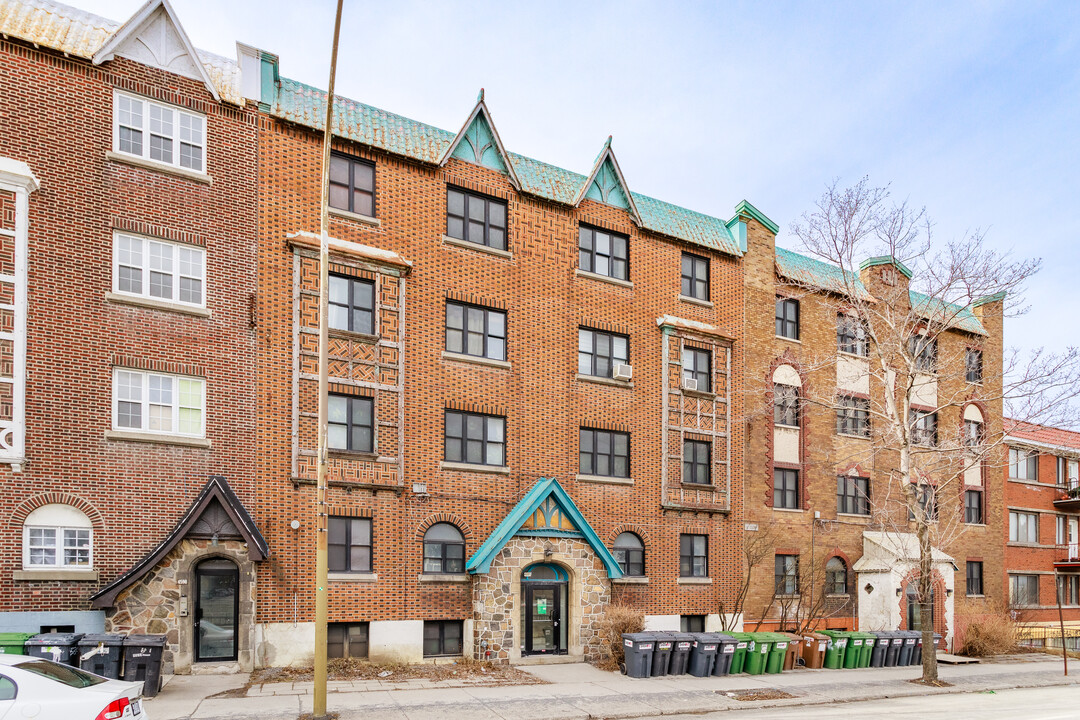 4602 Décarie Boul in Montréal, QC - Building Photo