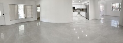 1109 NE 4th Ct. in Hallandale Beach, FL - Building Photo - Building Photo