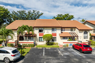 Palm Chase Condominium in Boynton Beach, FL - Foto de edificio - Building Photo