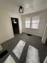 3833 Monroe Ave in Kansas City, MO - Foto de edificio - Building Photo