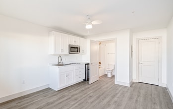 Studio 622 in Petersburg, VA - Foto de edificio - Building Photo