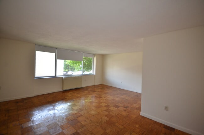 77 Monmouth St, Unit 1 in Brookline, MA - Building Photo - Building Photo