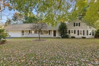 10 Pine Grove Rd in Hingham, MA - Building Photo - Building Photo