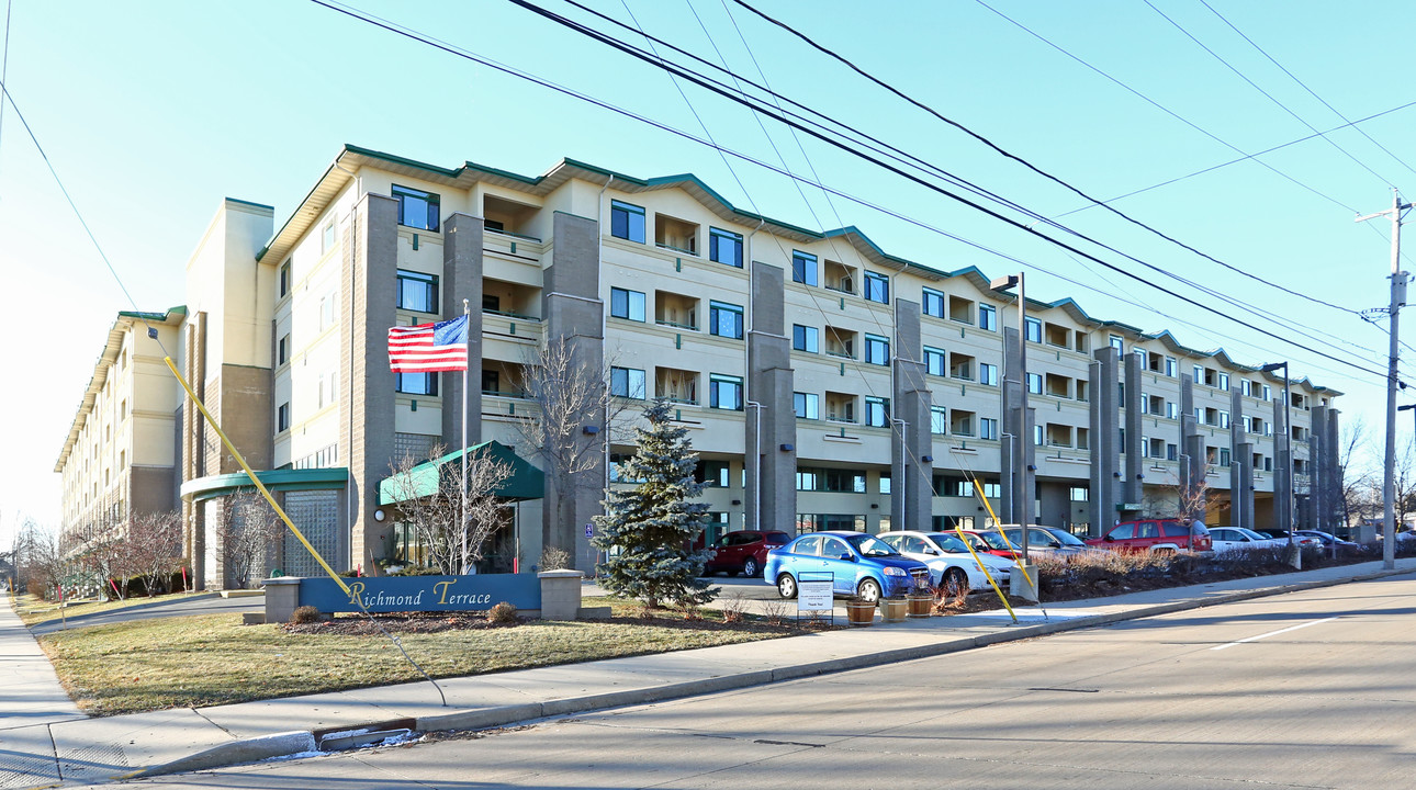 Richmond Terrace Condominiums in Appleton, WI - Building Photo