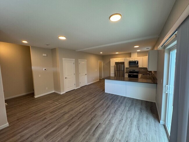 40 Sand Ridge Ct in Lebanon, OR - Building Photo - Building Photo