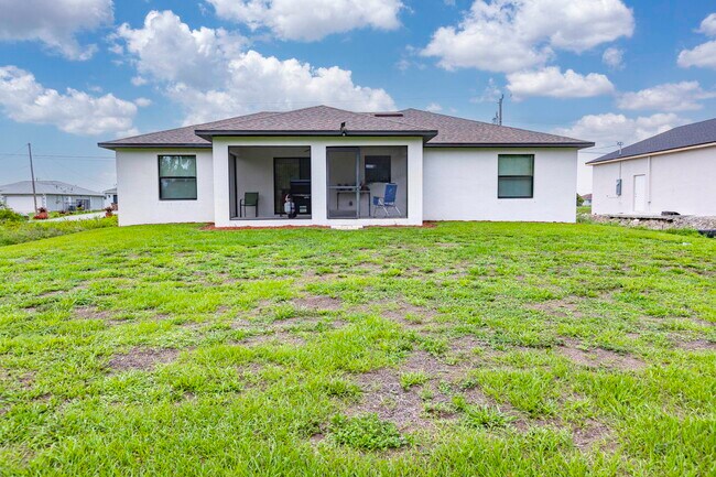 2811 25th St SW in Lehigh Acres, FL - Building Photo - Building Photo