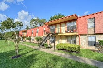 Dover Apartments in Houston, TX - Foto de edificio - Building Photo