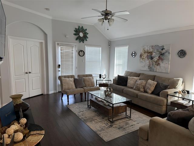8315 Summerset Dr in Dallas, TX - Building Photo - Building Photo