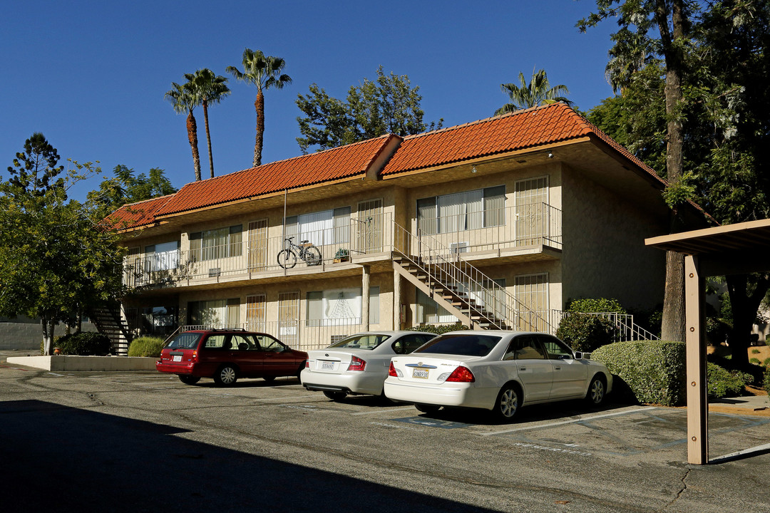 Canyon Oak Apartments in Riverside, CA - Foto de edificio