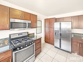 4959 Chateau Dr in San Diego, CA - Building Photo - Building Photo