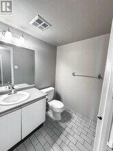360-360 Watson St W in Whitby, ON - Building Photo - Building Photo