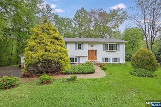 413 Obrien Ct in Wyckoff, NJ - Building Photo - Building Photo