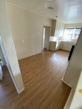 2108 Edgewood St in Bakersfield, CA - Building Photo - Building Photo