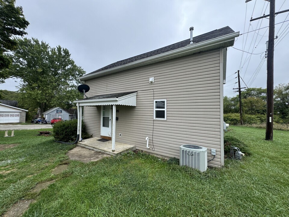 1135 Fayette St in Washington, PA - Building Photo