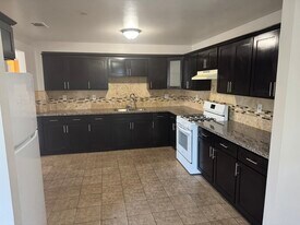 430 1/2 W 59th Pl, Unit 430 in Los Angeles, CA - Building Photo