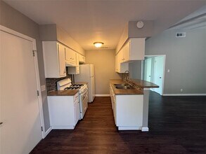 5202 Provencial Dr in Austin, TX - Building Photo - Building Photo