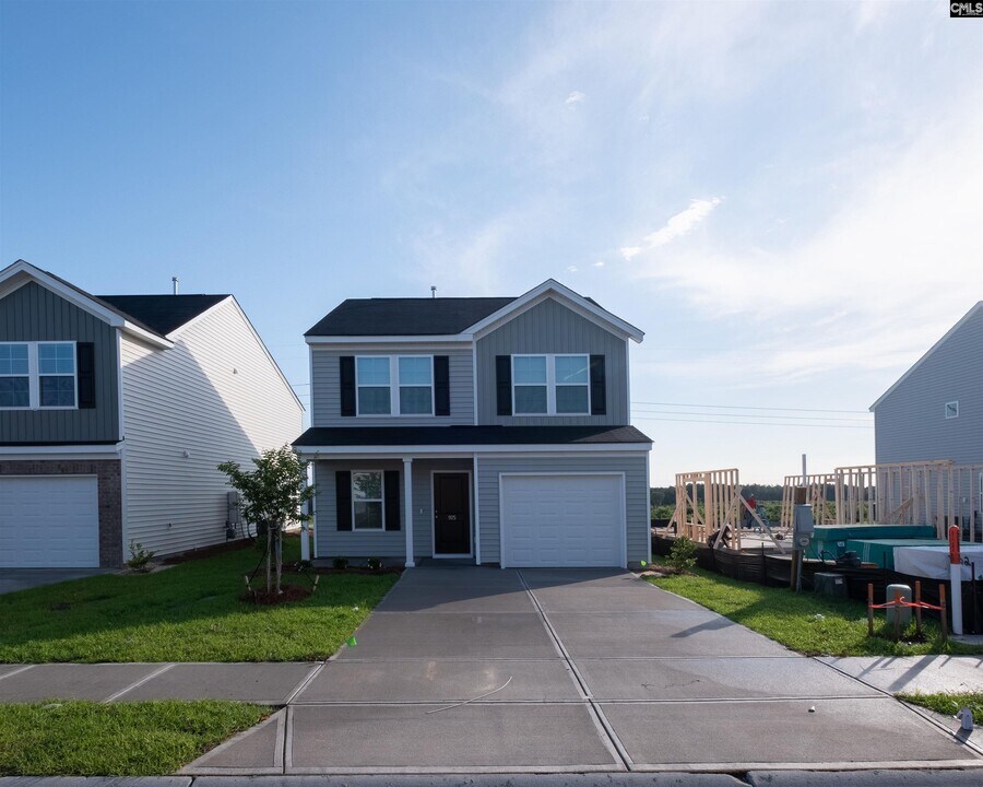 925 S Desert Orch Ln in Elgin, SC - Foto de edificio