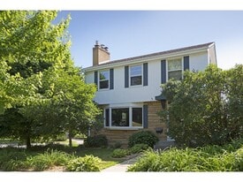 5403 Pleasant Ave in Minneapolis, MN - Building Photo