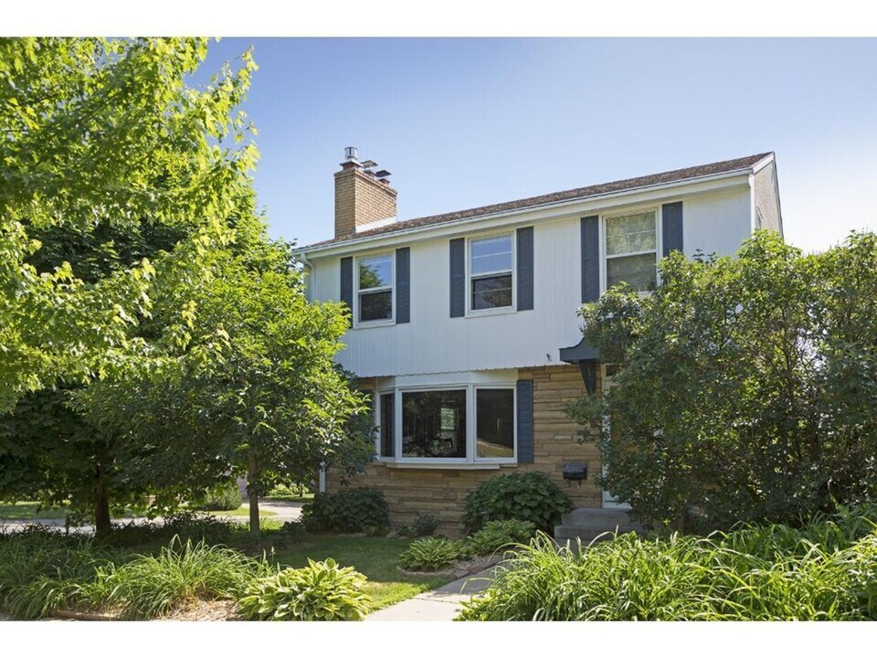 5403 Pleasant Ave in Minneapolis, MN - Building Photo