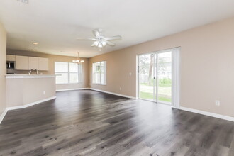 11237 Cocoa Beach Dr in Riverview, FL - Building Photo - Building Photo