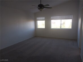 9428 Santana Siesta Ave in Las Vegas, NV - Building Photo - Building Photo
