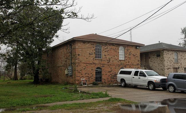 2009 Plaza Dr in Chalmette, LA - Building Photo - Building Photo