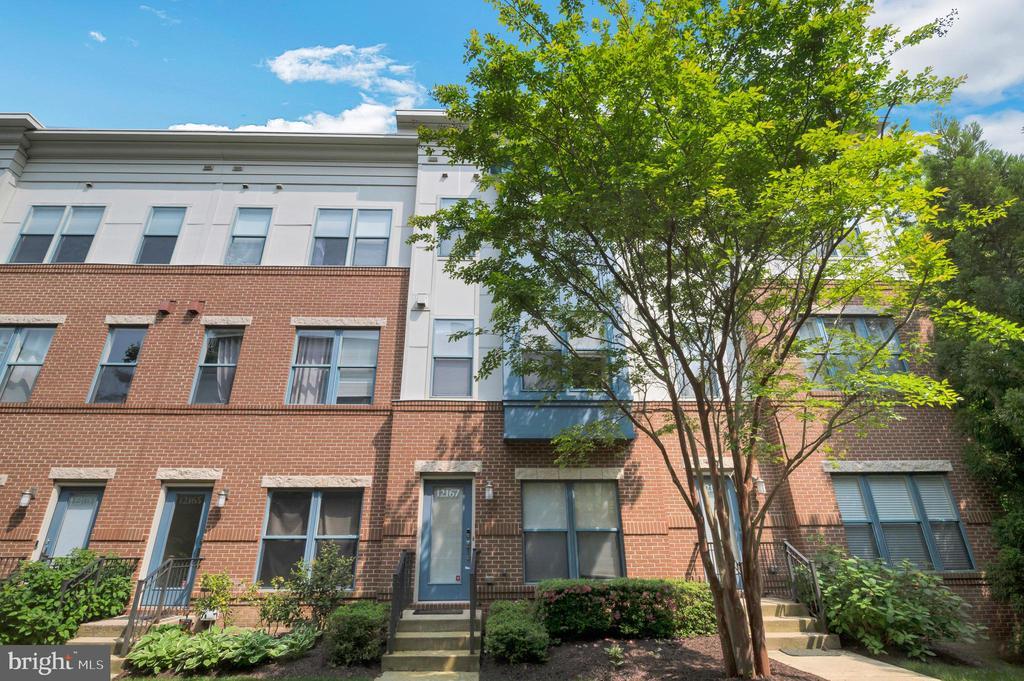 12167 Waveland St in Fairfax, VA - Building Photo