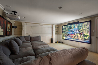332 Stevens Dr in West Vancouver, BC - Building Photo - Building Photo
