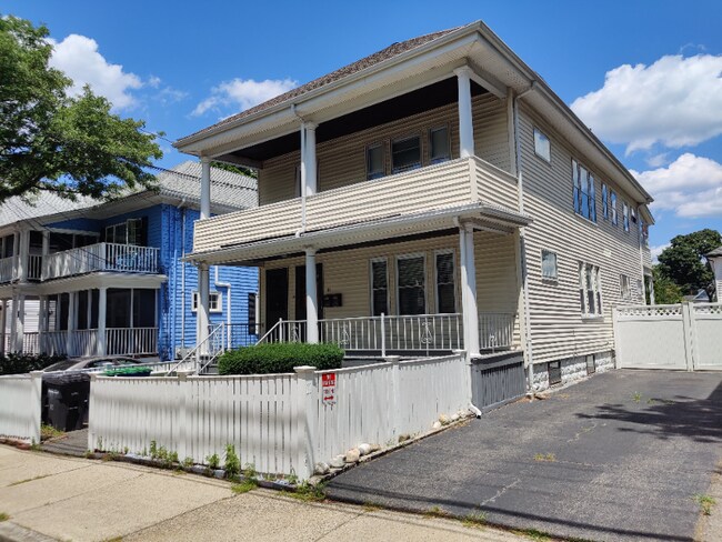 11 Gordon St in Somerville, MA - Building Photo - Building Photo