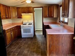 87 W Peenpack Trail in Sparrow Bush, NY - Building Photo - Building Photo