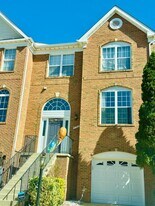 21547 Trowbridge Square in Ashburn, VA - Building Photo