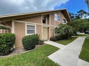 121 Maplecrest Cir in Jupiter, FL - Building Photo - Building Photo