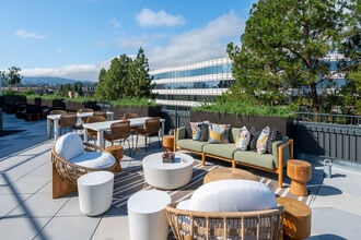 The Rise Walnut Creek in Walnut Creek, CA - Foto de edificio - Building Photo