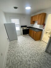 916 W Lovell St, Unit #5 in Kalamazoo, MI - Building Photo - Building Photo