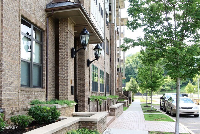 445 W Blount Ave, Unit 322 in Knoxville, TN - Building Photo - Building Photo