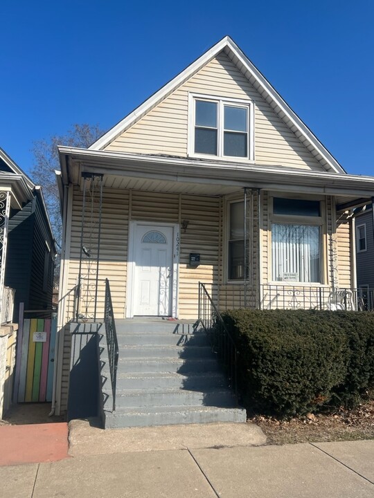 10241 S Ave N in Chicago, IL - Foto de edificio