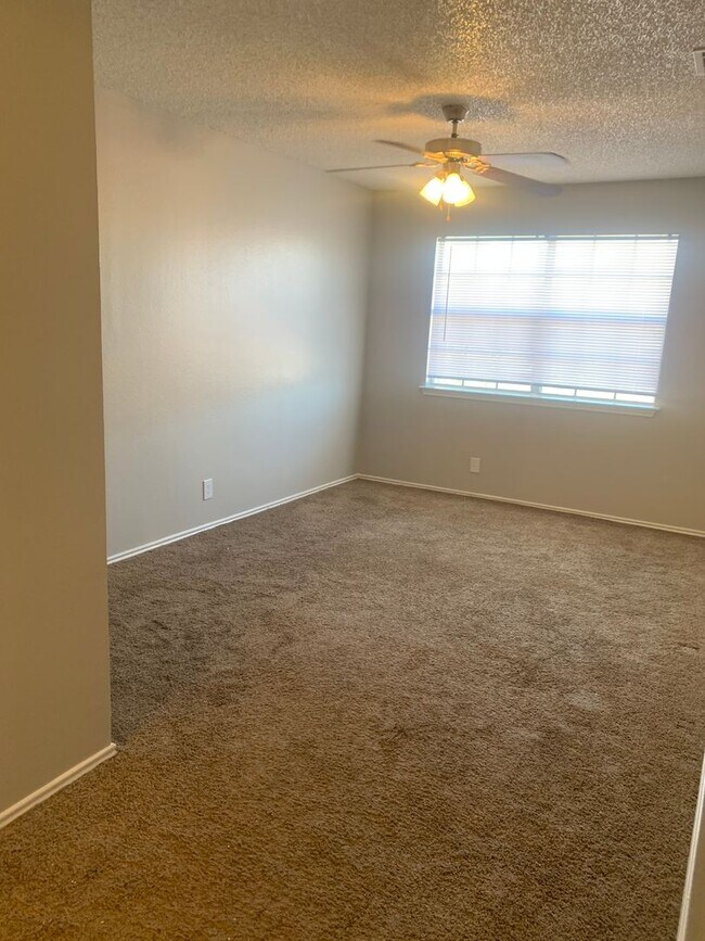 7802 Las Olas Blvd in San Antonio, TX - Building Photo - Building Photo