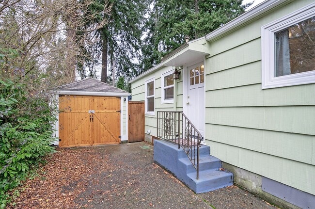 205 Regents Blvd in Fircrest, WA - Building Photo - Building Photo