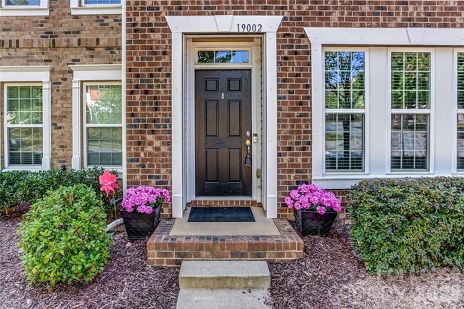 19002 Lake Breeze Dr in Cornelius, NC - Building Photo - Building Photo