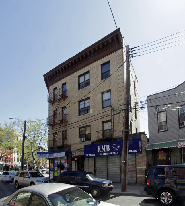 2320 Hughes Ave in Bronx, NY - Foto de edificio - Building Photo