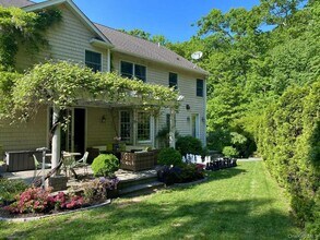 24 Wilafra Pl in Northport, NY - Building Photo - Building Photo